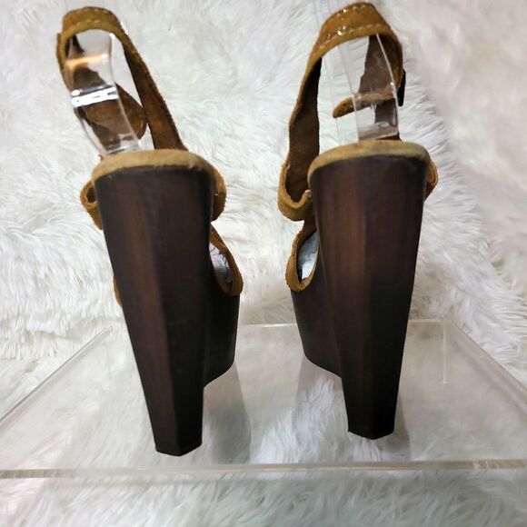 Sbicca vintage collection glittery gold,tan leather platforms, sz.8.5 EUC - Picture 4 of 9